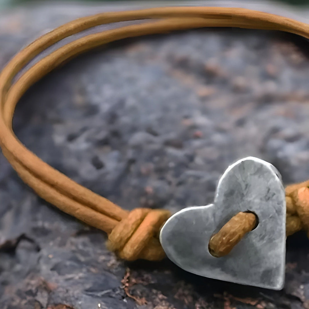 NIA | SYMBOL OF LOVE BRACELET