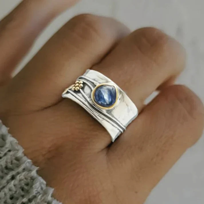 VINTAGE SILVER RING WITH BLUE SAPPHIRE