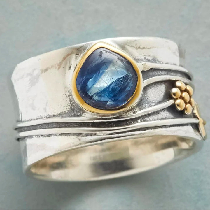 VINTAGE SILVER RING WITH BLUE SAPPHIRE