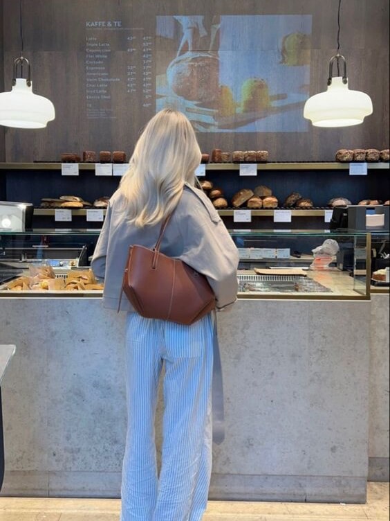 ELVINA | RUCHED SIDE STRUCTURED TOTE BAG