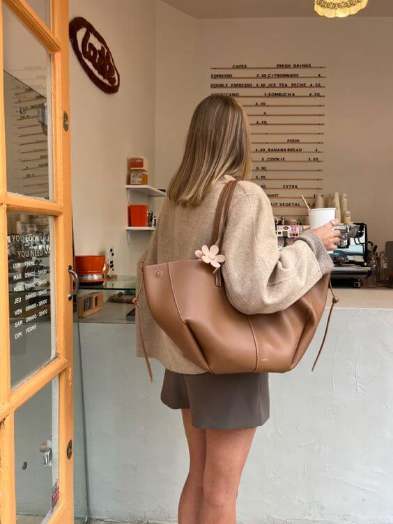 ELVINA | RUCHED SIDE STRUCTURED TOTE BAG