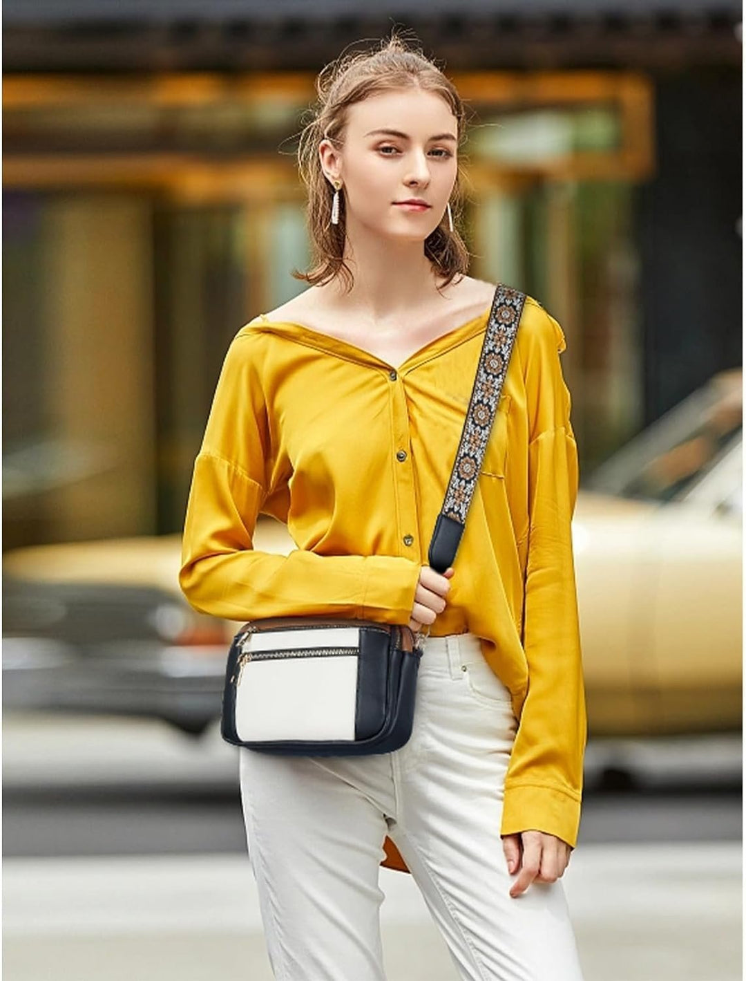 LEONTINE | ELEGANT SHOULDER BAG WITH FLORAL STRAP